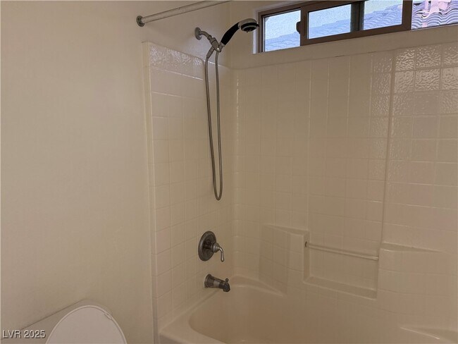 Building Photo - 406 1st on Dr