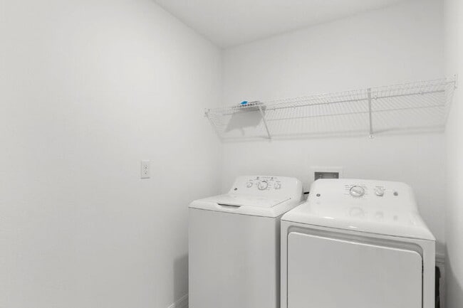 Building Photo - LIKE NEW Home For Rent in North Park Isle!