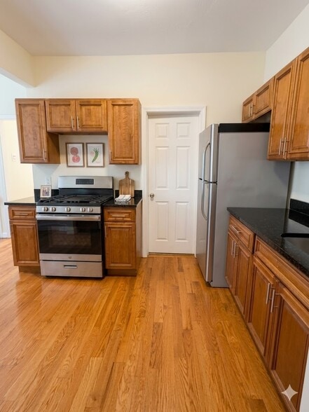 Building Photo - 58 Medford St