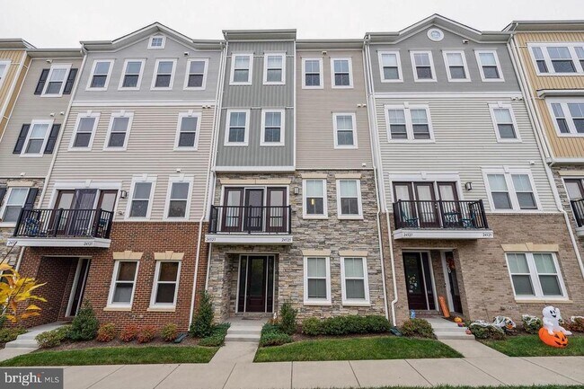 Building Photo - 24525 Glenville Grv Ter