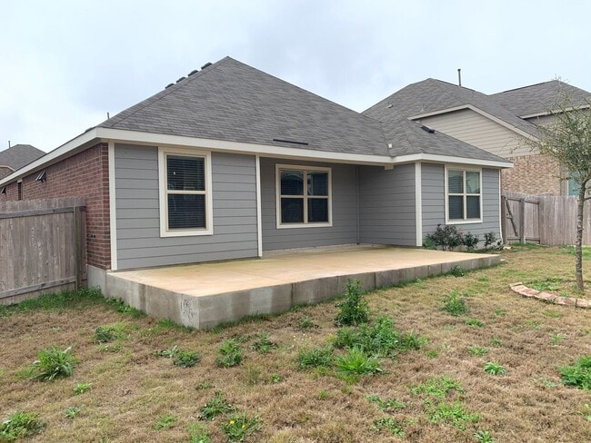 Building Photo - LOVELY ONE STORY HOME WITH EASY ACCESS TO ...