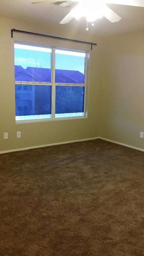 Building Photo - 828 Bussora Rose Dr