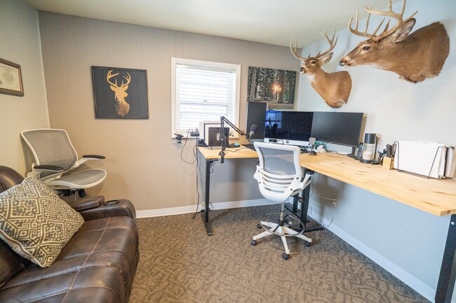 Building Photo - 4256 Fox Hills Ct