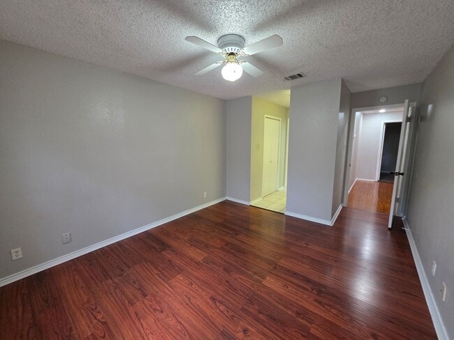 Building Photo - Hidden Creek Townhouse