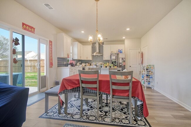 Building Photo - Spacious Moncks Corner Home