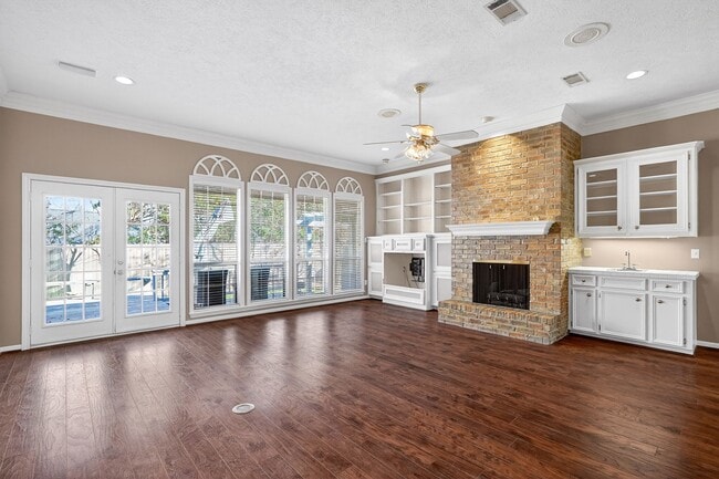 Building Photo - 207 Hearthstone Cir