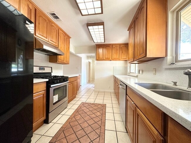 Building Photo - Charming Single-Story Home in Fair Oaks!