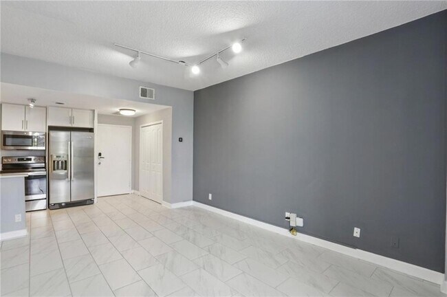 Building Photo - 3060 Pharr Ct N Northwest