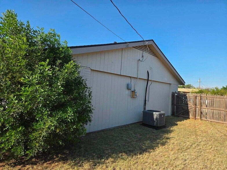Building Photo - 604 Beckley Dr