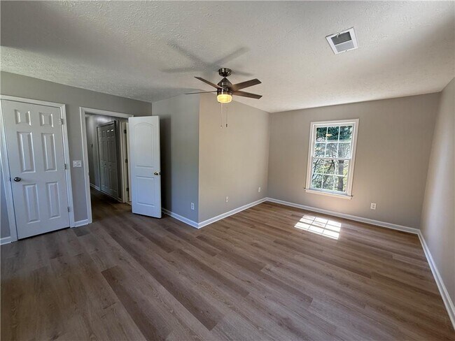 Building Photo - 979 Sugar Crossing Ln