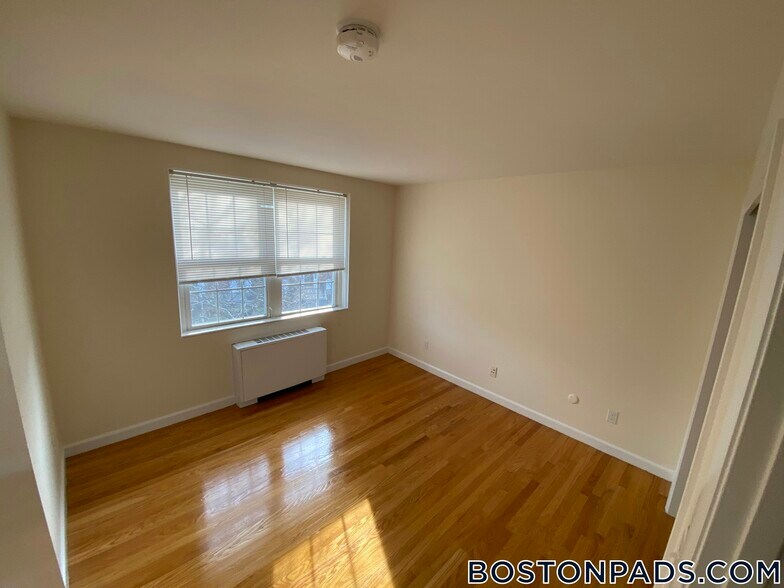 Building Photo - 8 Captain Parker Arms