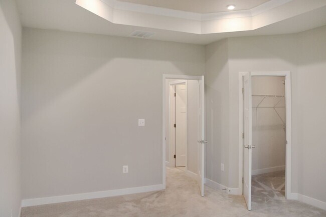Building Photo - 2061 Lockwood Dr