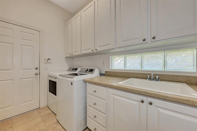 Building Photo - 13465 Bastiano St