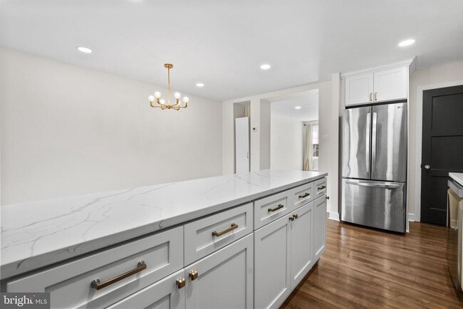 Building Photo - 720 Shaw Ave