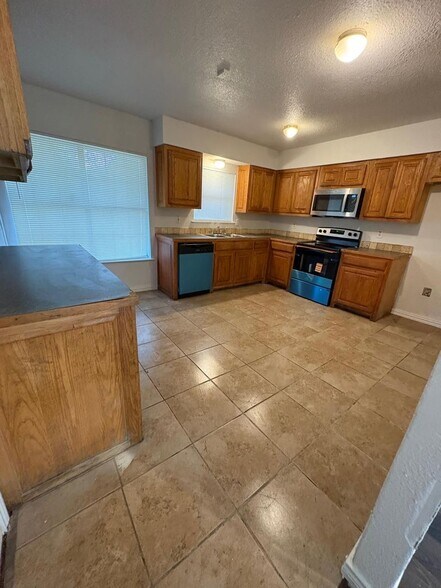 Building Photo - 818 Quinette Dr