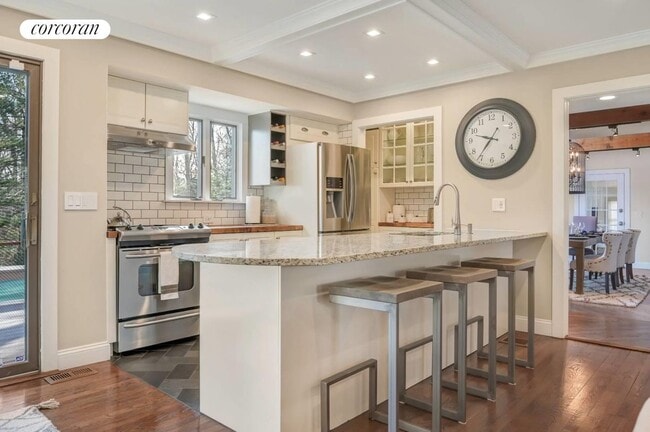 Building Photo - 320 Edge of Woods Rd