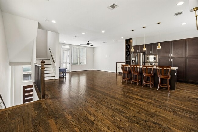 Building Photo - 1613 Crockett St