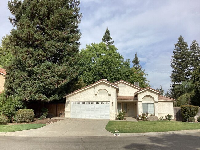 Building Photo - 9615 N Buttonwood Ct