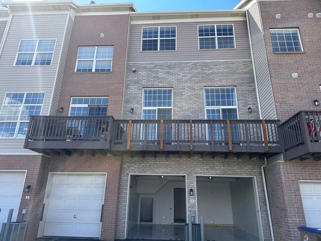 Building Photo - Amazing Townhome with Spectacular Views fo...