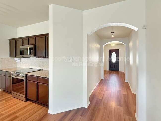 Building Photo - 1305 Savannah Ridge Dr