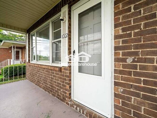 Building Photo - Charming 3-bedroom, 1.5-bathroom house in ...