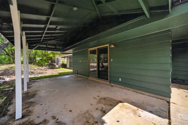 Building Photo - Beautifully refreshed 3-bedroom, 2-bath ranch-style home, located in the sought-after Colonies No...