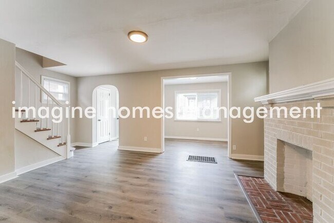 Building Photo - Lovely 4 Bed, 2 Bath Home in North Hills!