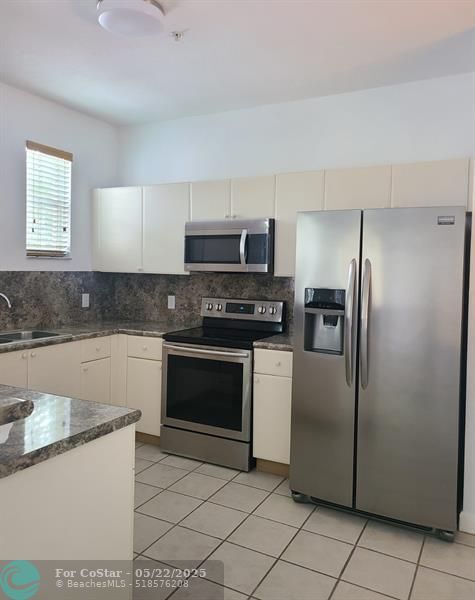 Building Photo - 2659 Carambola Cir N
