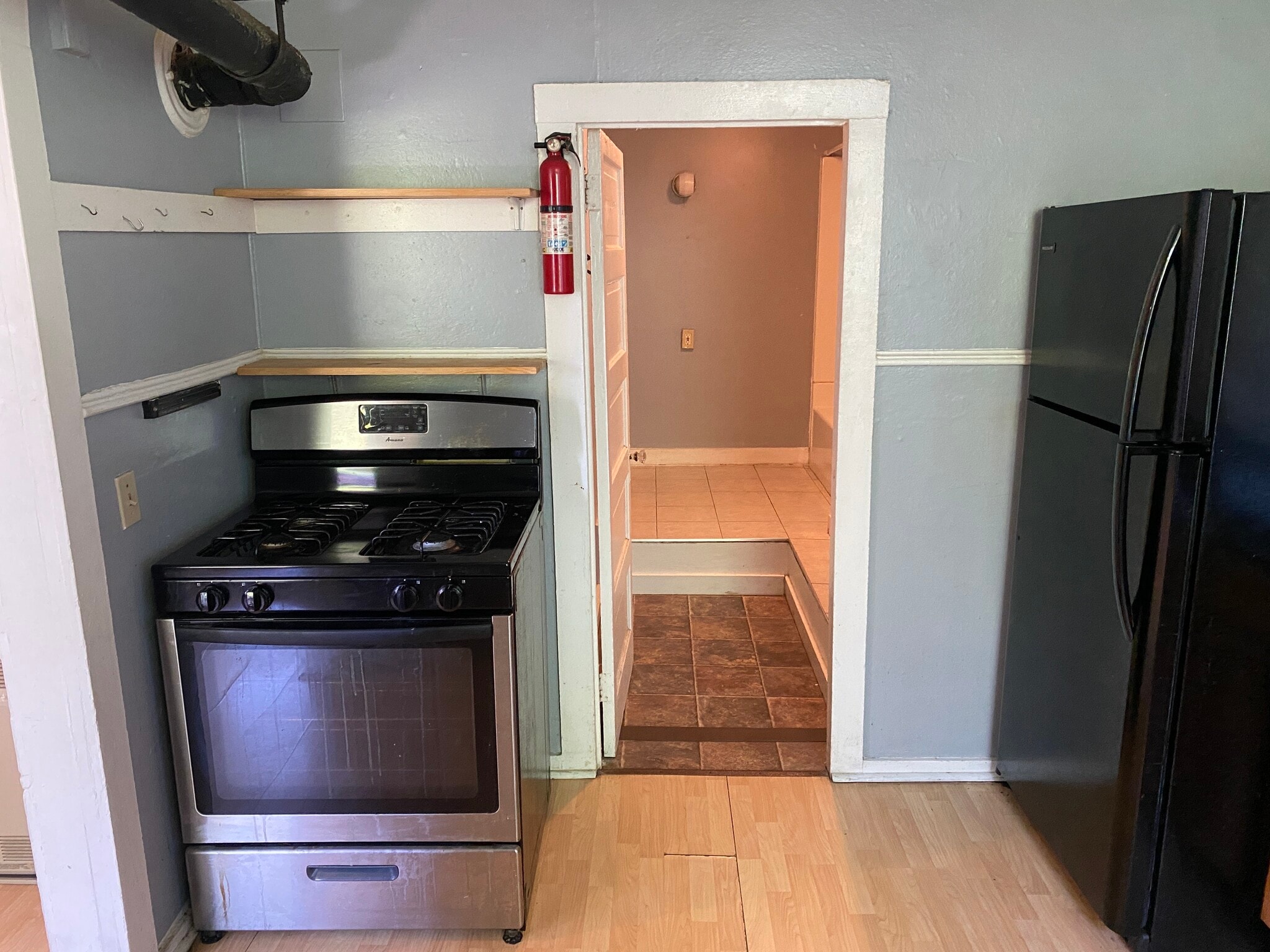 Building Photo - 454 Colchester Ave