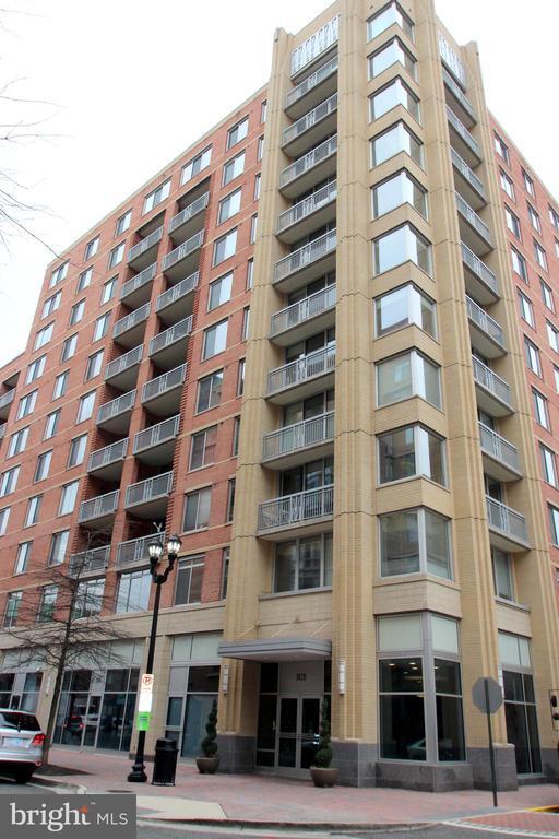 Building Photo - 1020 N Highland St