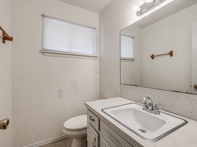 Building Photo - Updated in NE OKC for rent! Minutes to Broadway Extension/235 and Downtown!