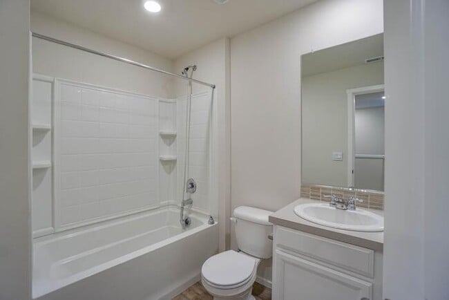 Building Photo - 5824 NE 80th Ct