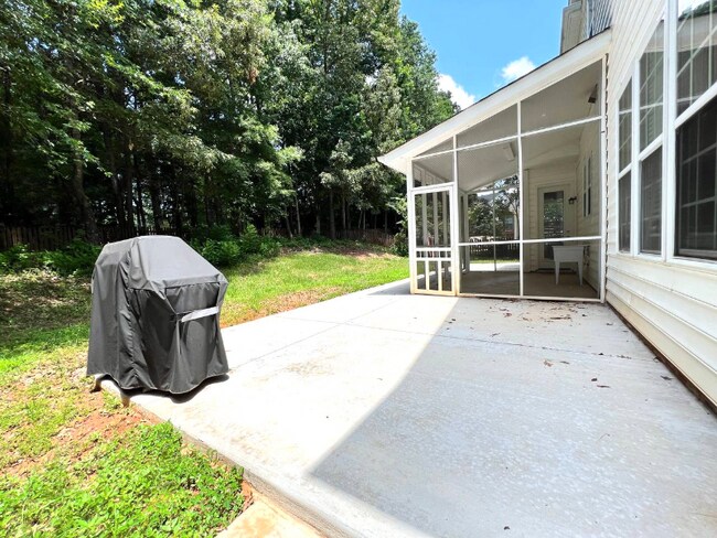 Building Photo - 8022 Lansford Rd