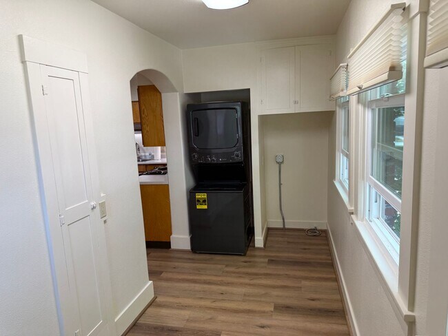 Building Photo - 2 Bedroom 2 Bath Brick Charmer in NW Reno