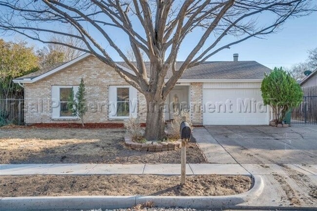 Primary Photo - Stunning North Richland Hills