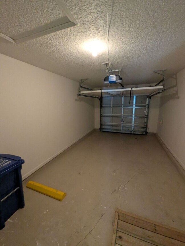 Building Photo - Beautiful 3 Bedroom 2.5 Bath Home in Paloma