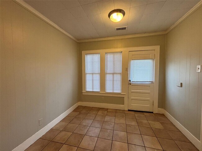 Building Photo - 2214 Avenue O 1/2
