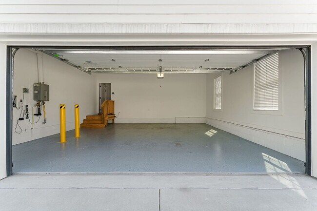 Building Photo - Spacious 5 Bedroom Home in Rountrey (Newmarket Section) – 3,555 Sq Ft – $4,350/mo