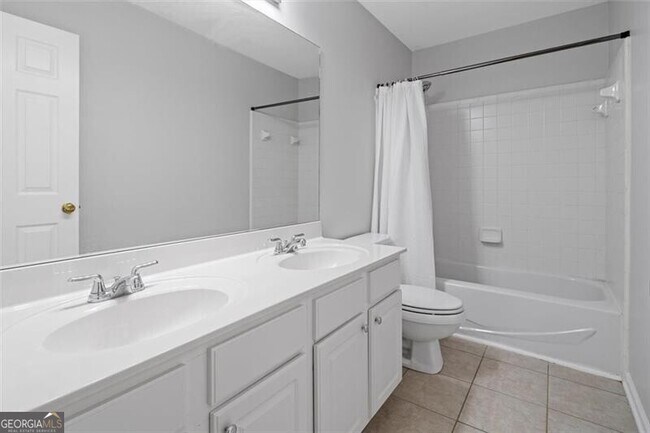 Building Photo - 4220 Hunters Green Way NE