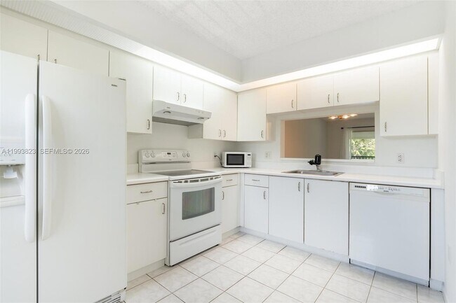 Building Photo - 13455 SW 16th Ct