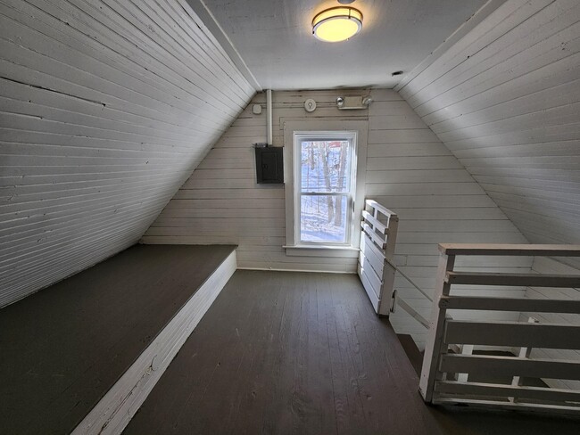 Building Photo - 227 Rockingham St