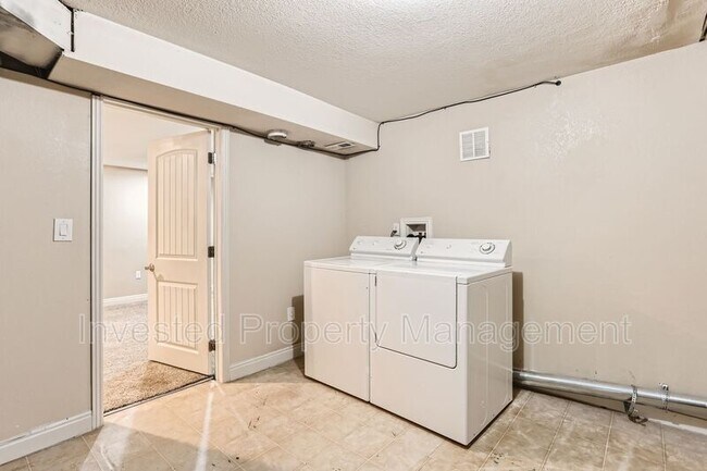 Building Photo - 2471 S Ivanhoe Pl