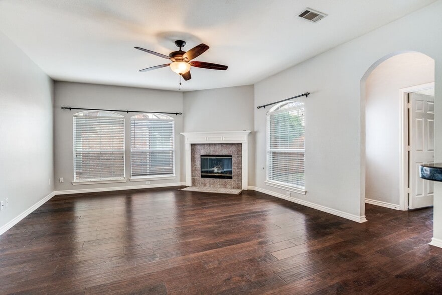 Building Photo - 10640 Line Berry Ln