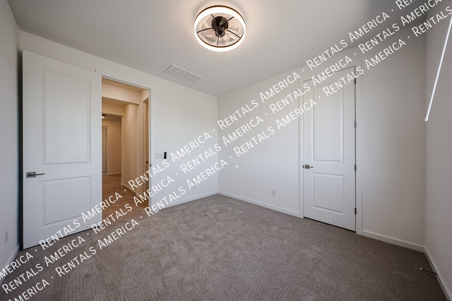 Building Photo - 2484 W Rowel Rd