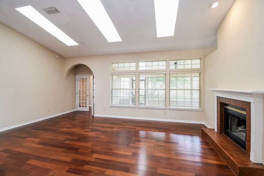 Building Photo - 105 Harbour Island Ct