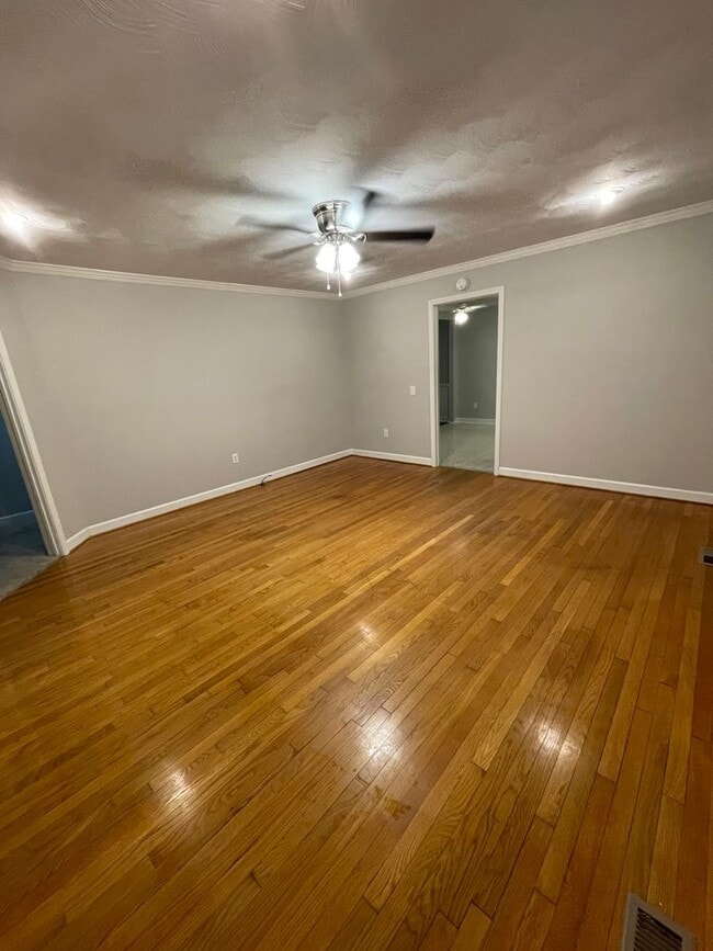 Building Photo - 505 Meadowbrook Ave