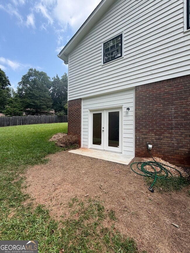 Building Photo - 402 Skyline Dr