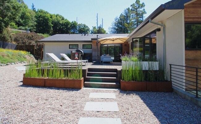 Building Photo - Bright, Stylish Living with Exceptional Ou...