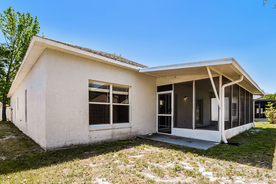 Building Photo - 83 Knights Hollow Dr