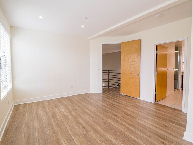 Building Photo - 575 Elm Ave